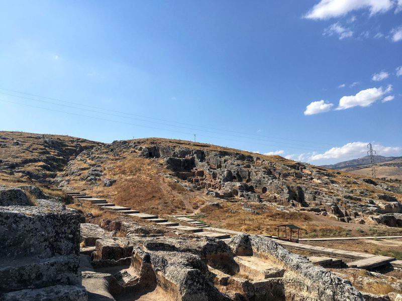 Adıyaman yakınındaki Perre Antik Kenti'nin kayalara oyulmuş tarihi kalıntıları