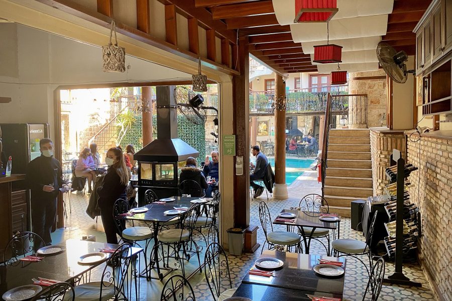 Adalya Port Hotel — Antalya Kaleiçi'nin dar taş sokakları, tarihi evleri ve korunmuş Osmanlı dönemi mimarisiyle eski şehir dokusu