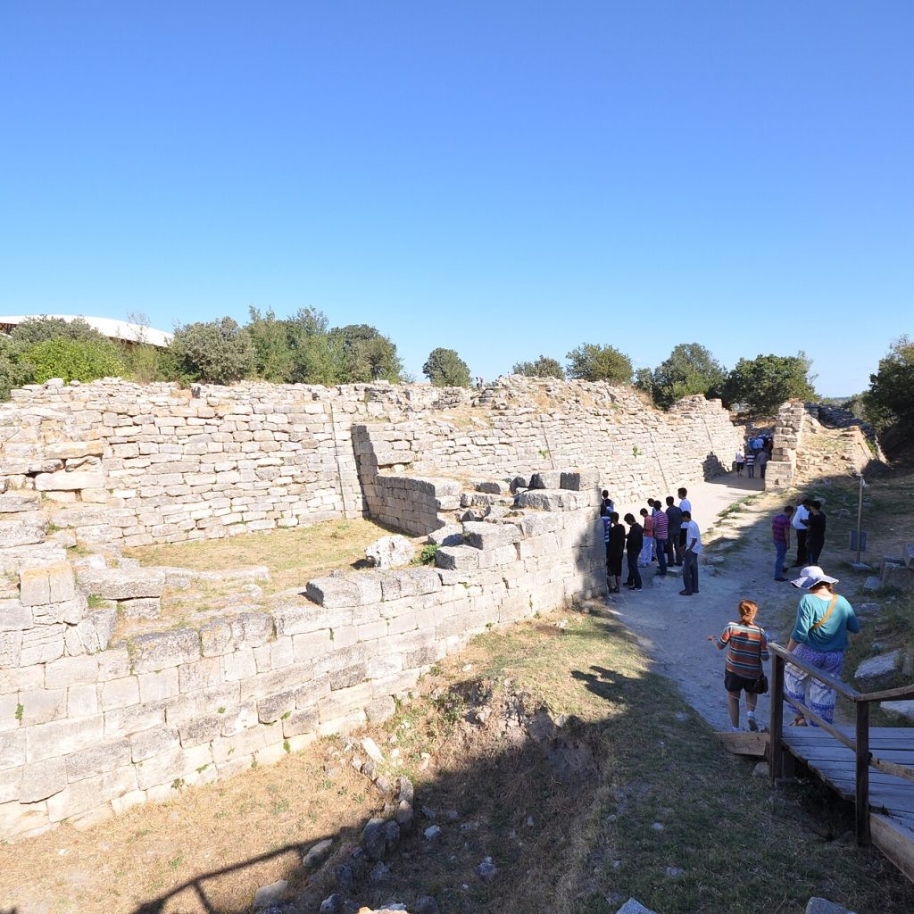 Çanakkale'deki Truva Antik Kenti'nin binlerce yıllık taş surlarının kalıntılarının görünümü