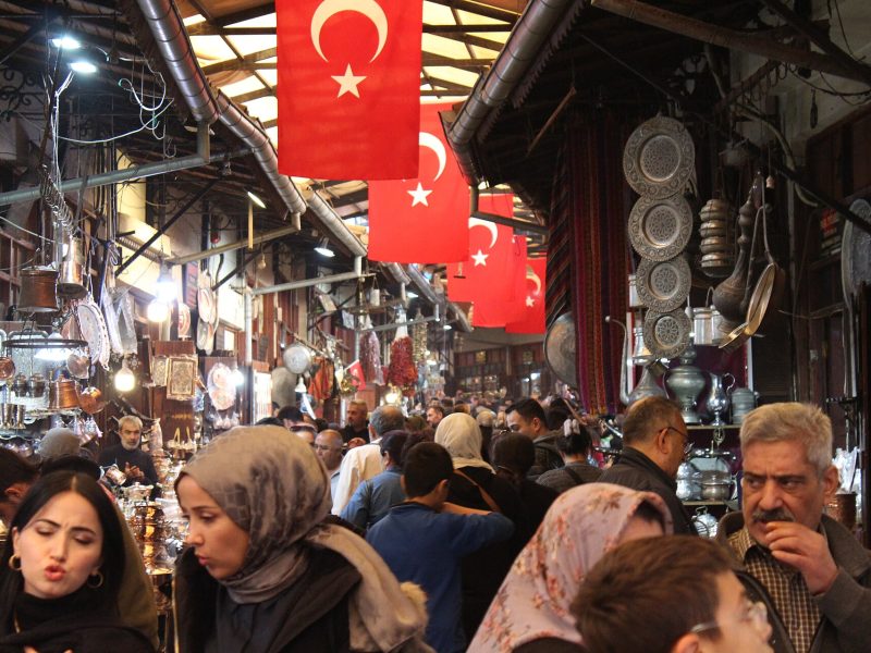 Park Dedeman Gaziantep'in bulunduğu kentteki tarihi çarşının kalabalık ve renkli dokusu