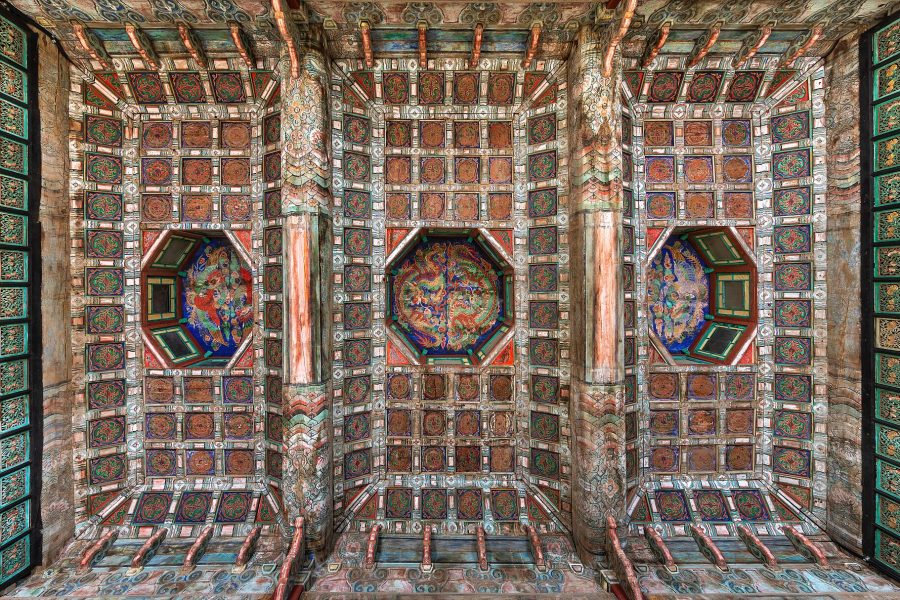 Güney Kore Turu'nda ziyaret edilen Gyeongbokgung Sarayı'ndaki Jibokjae Köşkü'nün renkli tavan süslemeleri