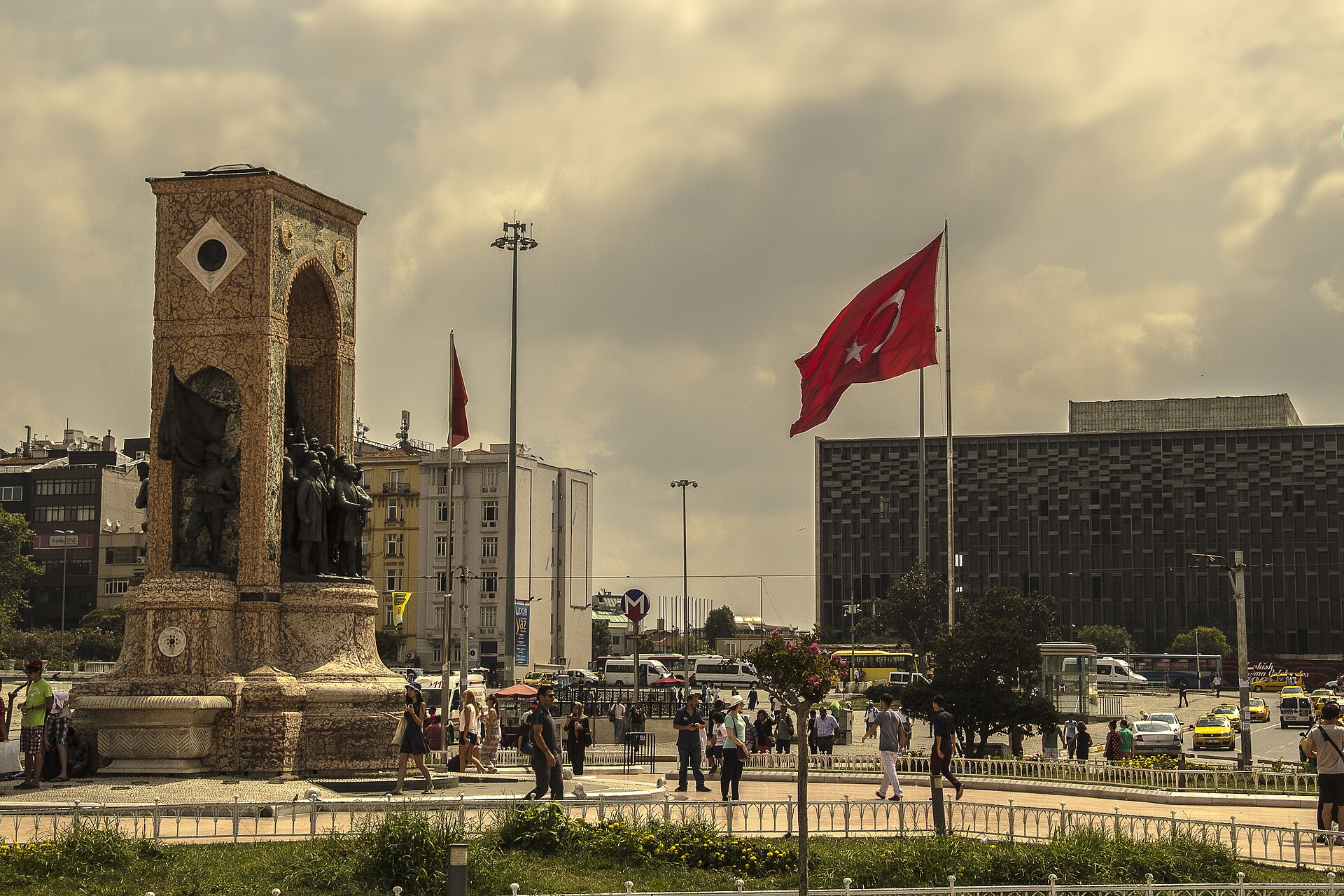 Divan İstanbul — Taksim Meydanı, İstanbul