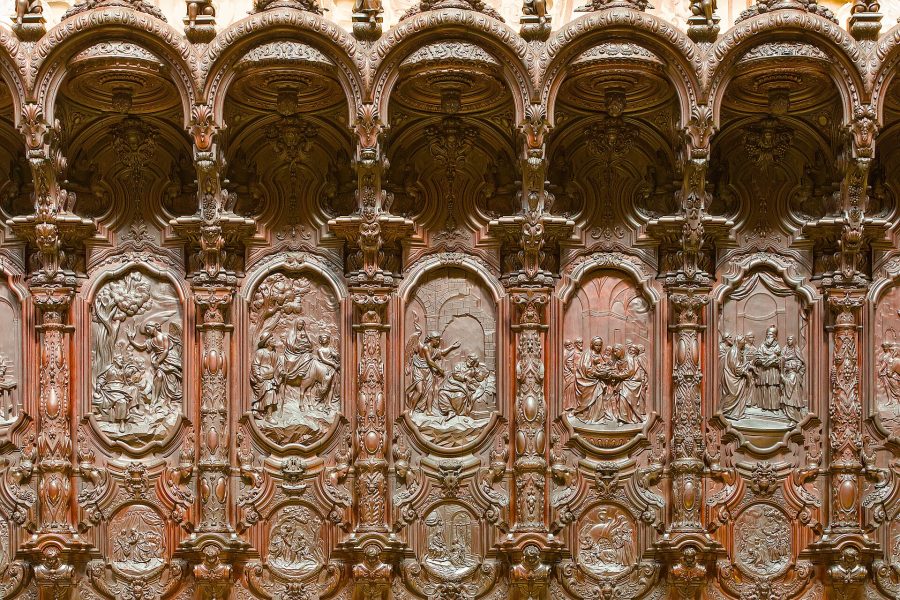 Endülüs Turu'nda ziyaret edilen Córdoba Mezquita-Catedral'in kırmızı-beyaz çift kemerli sütun galerisi