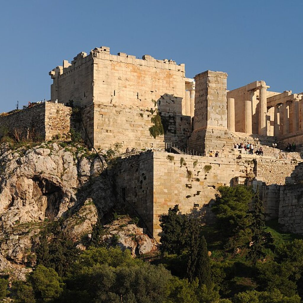 Yunanistan Turu güzergahındaki Atina Akropolisi'nin Areopagus Tepesi'nden çekilmiş panoramik görünümü